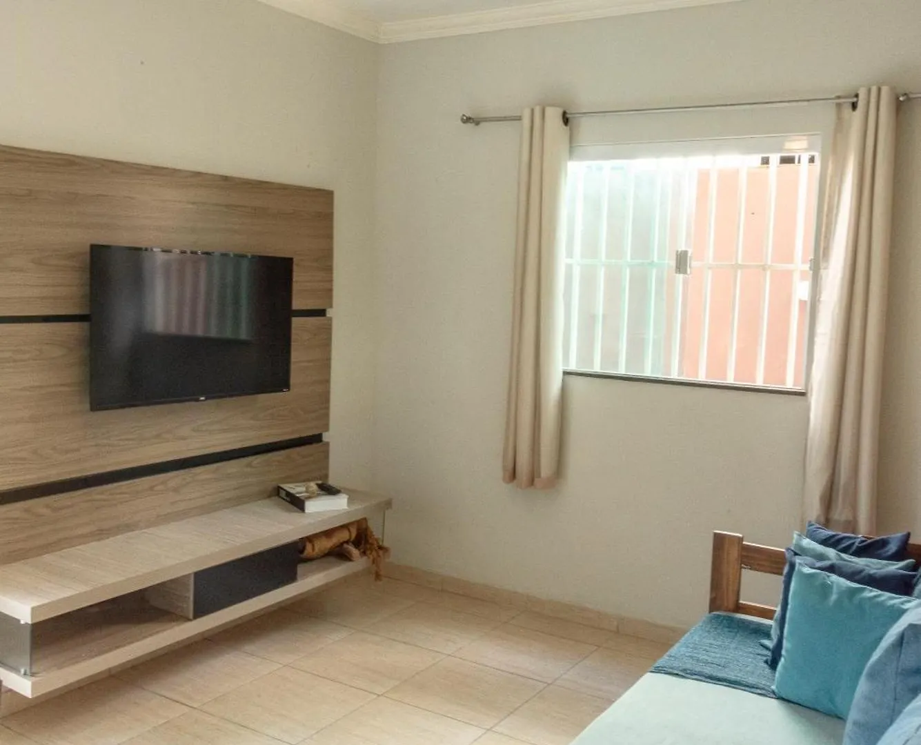 500M Praia Taperapuan; 2 Quartos; Terreo; Wifi 300Mbs; Churrasqueira; Estacionamento Gratuito 1 Carro