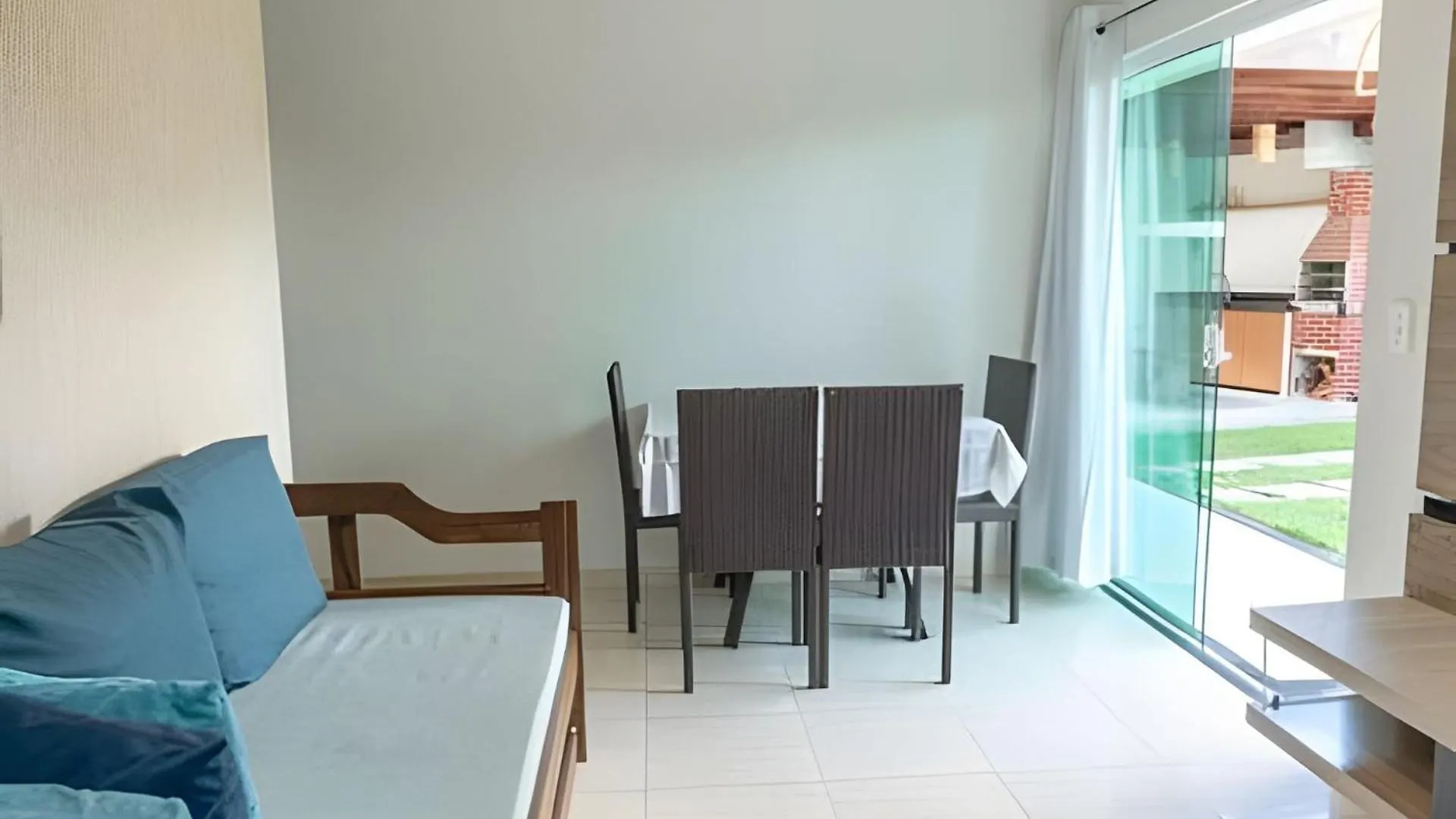 500M Praia Taperapuan; 2 Quartos; Terreo; Wifi 300Mbs; Churrasqueira; Estacionamento Gratuito 1 Carro Vakantiehuis